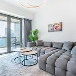 Rh -Luxury 1Br, Large Balcony & High-End Interiors, Downtown
