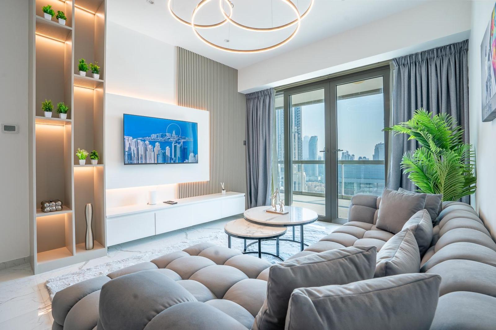 Rh -luxury 1br, Large Balcony & High-end Interiors, Downtown Apartment Dubai