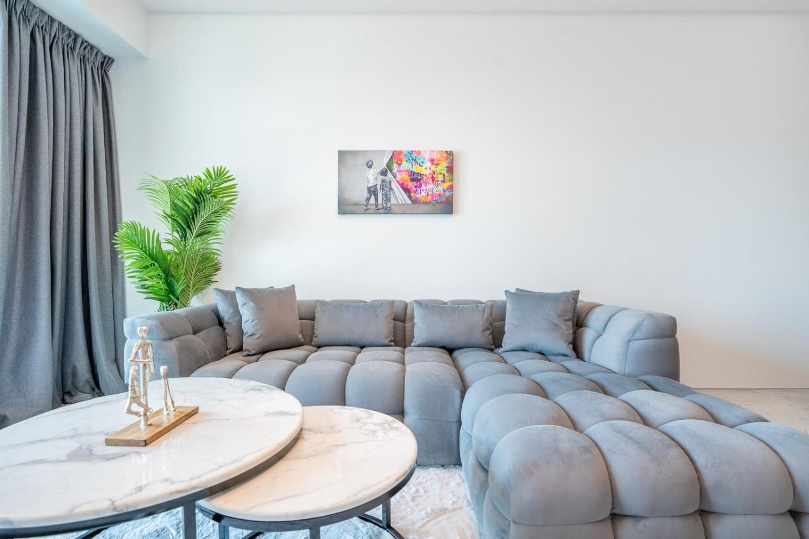 Rh -luxury 1br, Large Balcony & High-end Interiors, Downtown Apartment *