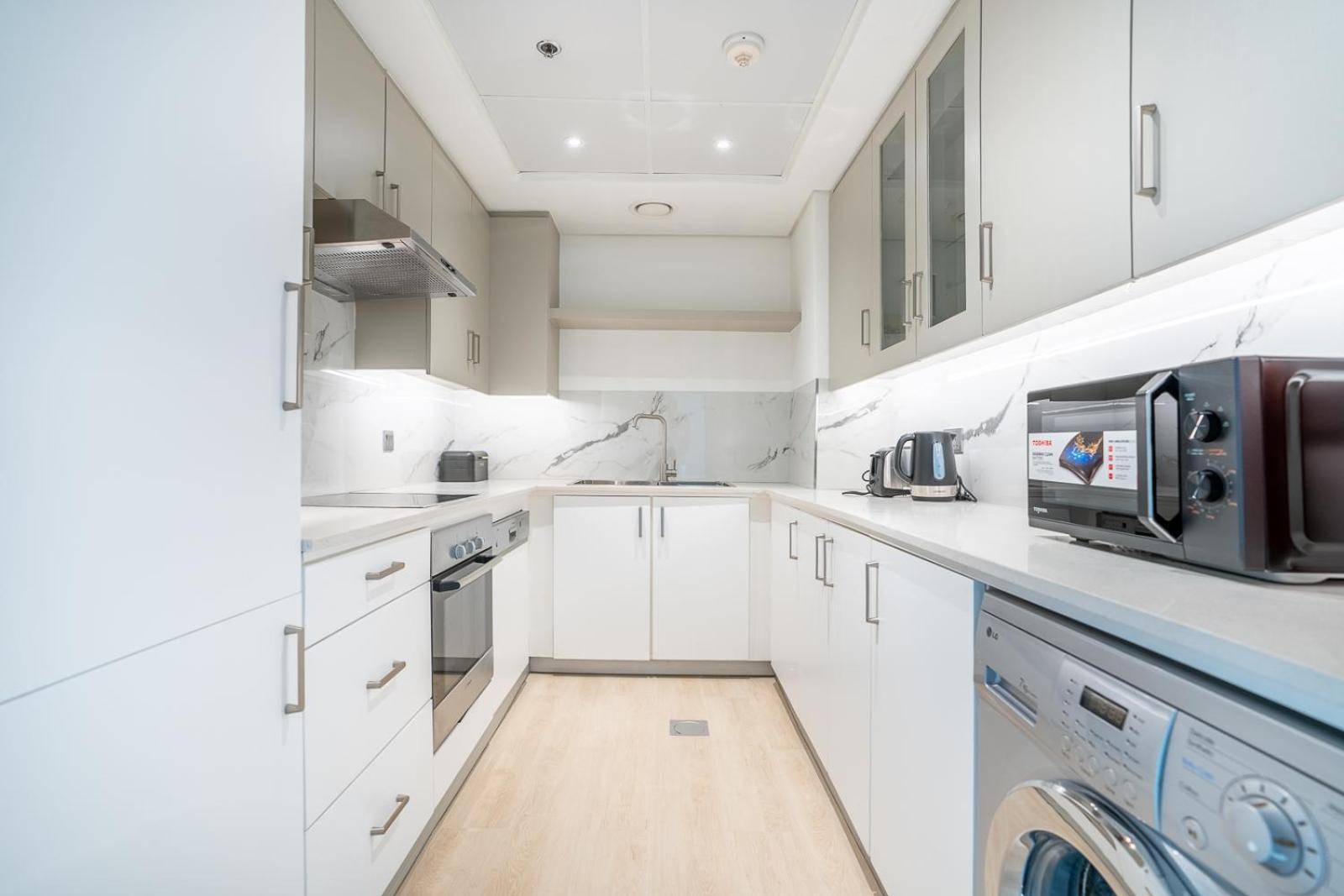 Rh -luxury 1br, Large Balcony & High-end Interiors, Downtown * Dubai