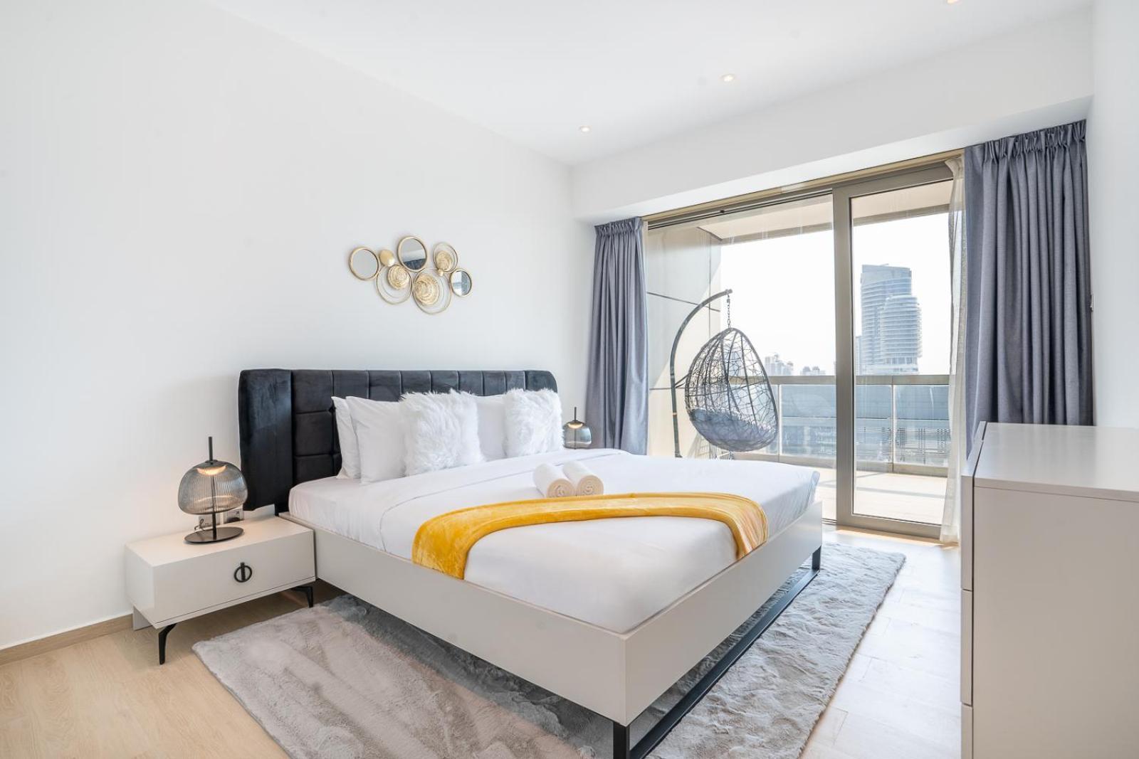 Rh -luxury 1br, Large Balcony & High-end Interiors, Downtown Apartment