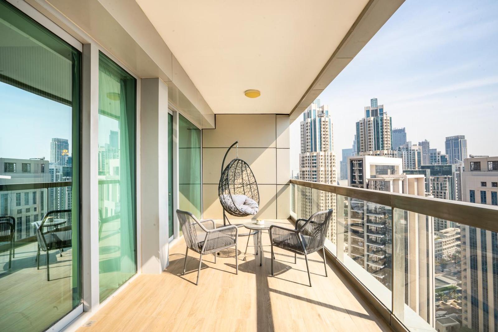 Rh -luxury 1br, Large Balcony & High-end Interiors, Downtown Apartment Dubai