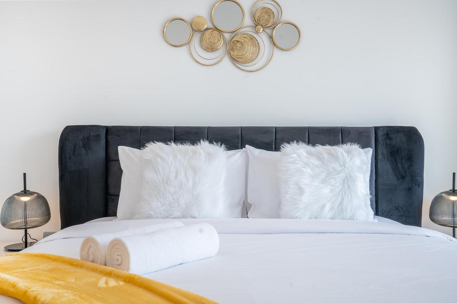 Rh -luxury 1br, Large Balcony & High-end Interiors, Downtown Apartment