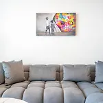 Rh -Luxury 1Br, Large Balcony & High-End Interiors, Downtown