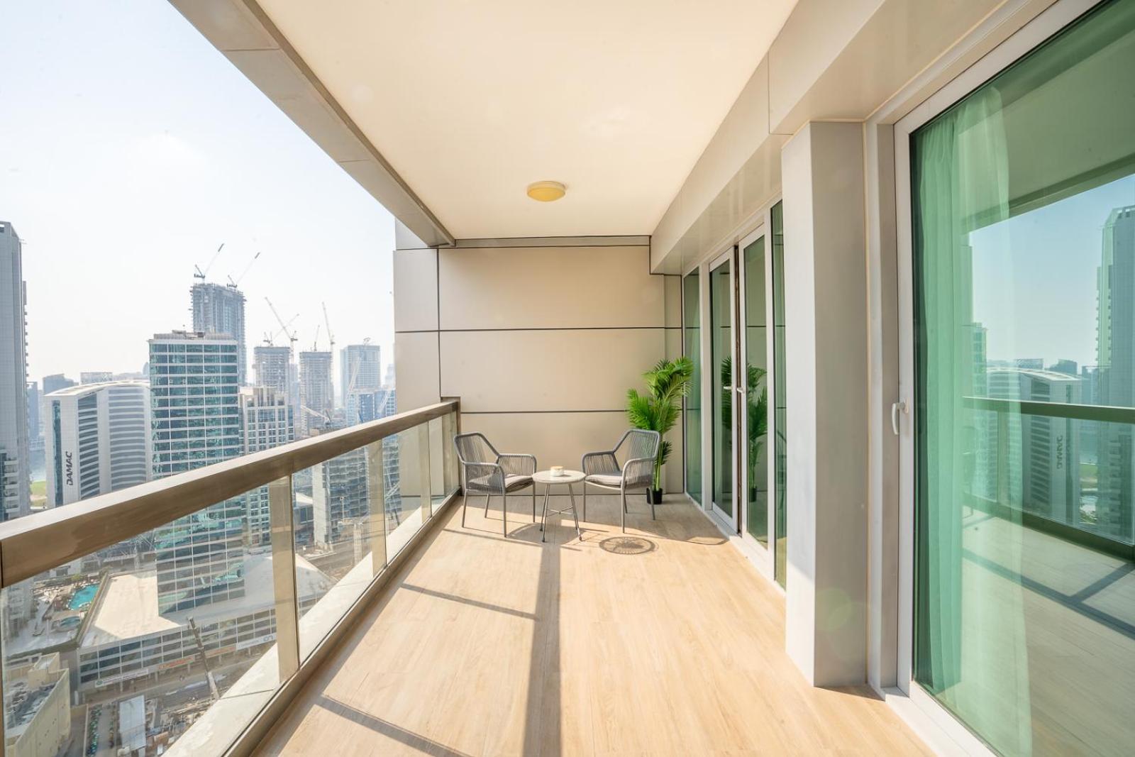 Rh -luxury 1br, Large Balcony & High-end Interiors, Downtown *