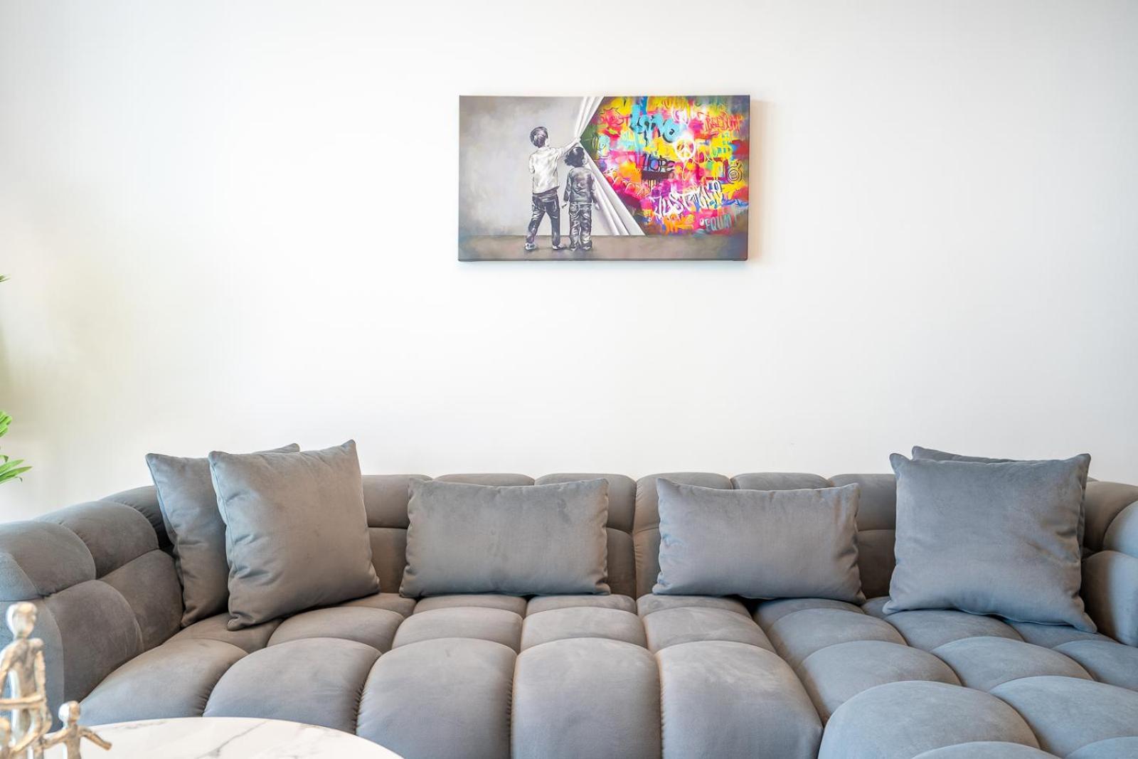 Rh -luxury 1br, Large Balcony & High-end Interiors, Downtown