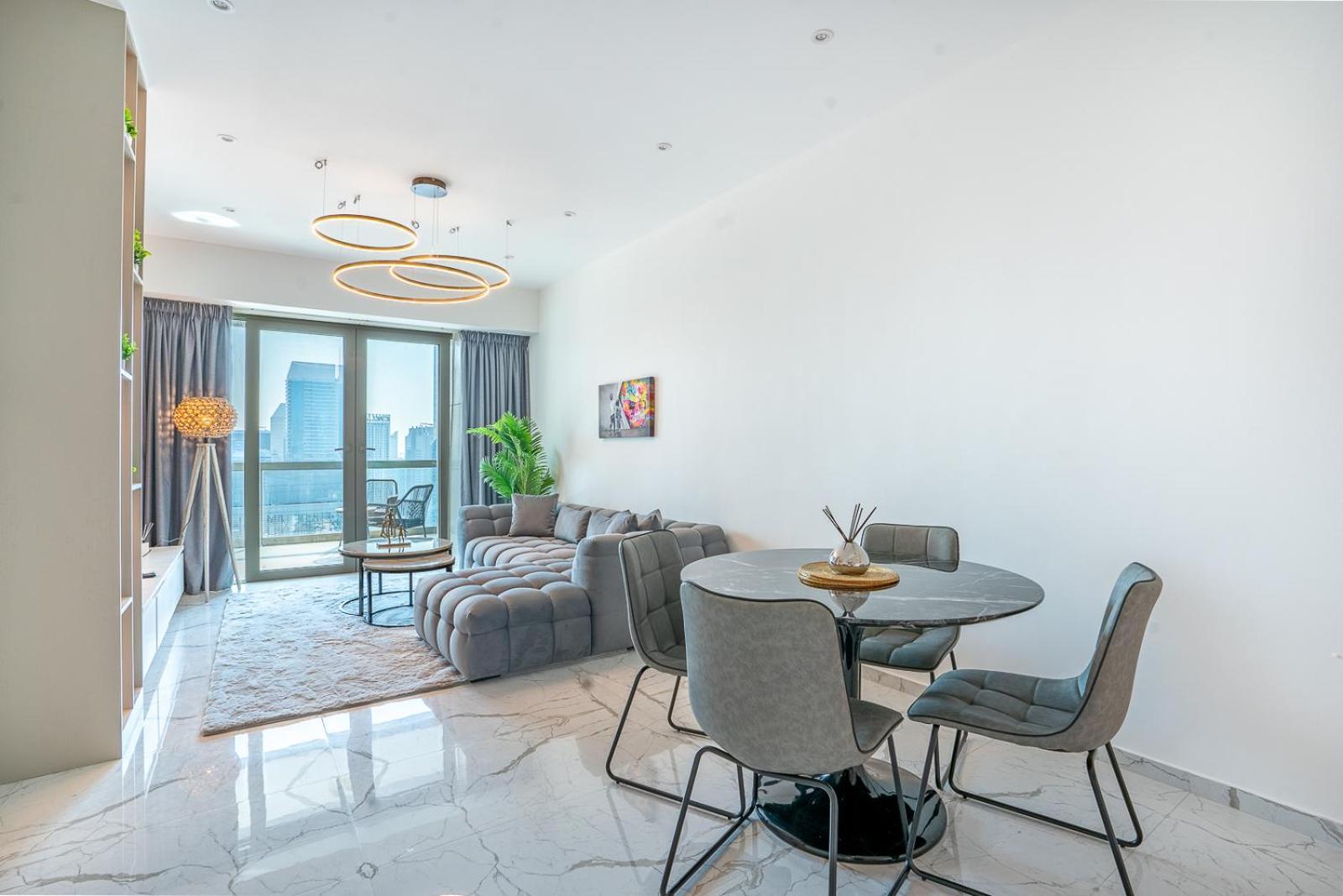 Apartment Rh -luxury 1br, Large Balcony & High-end Interiors, Downtown Dubai