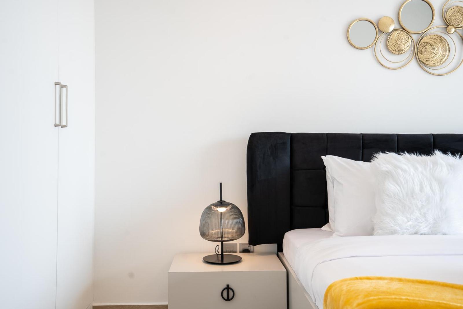 Rh -luxury 1br, Large Balcony & High-end Interiors, Downtown